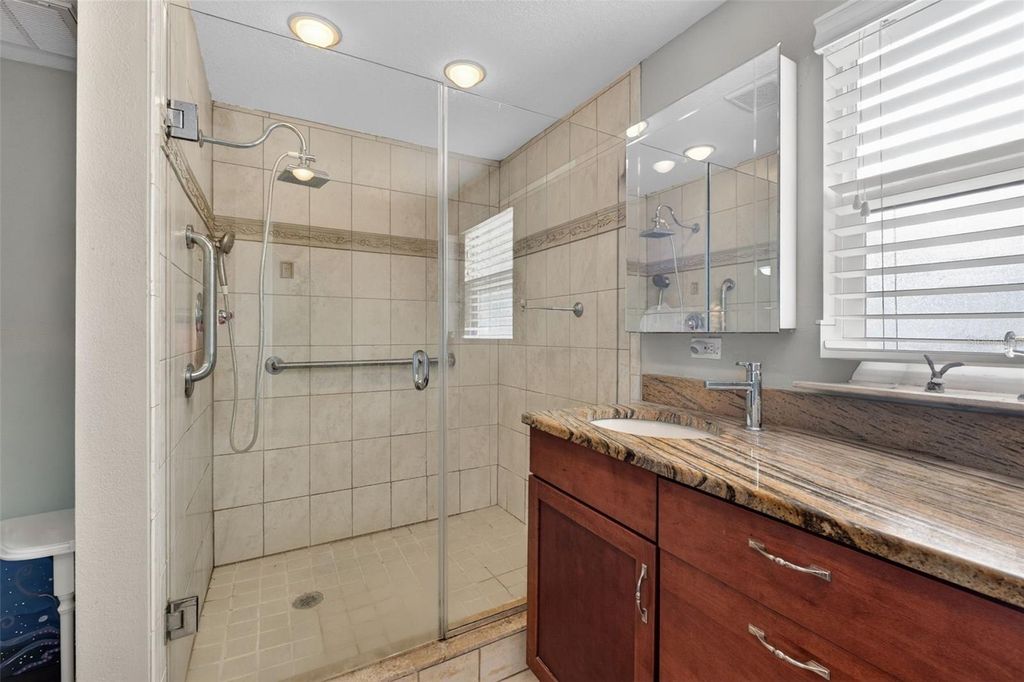 Image 40 of property listing at 6724 AMUNDSON STREET, Tampa, FL 33634