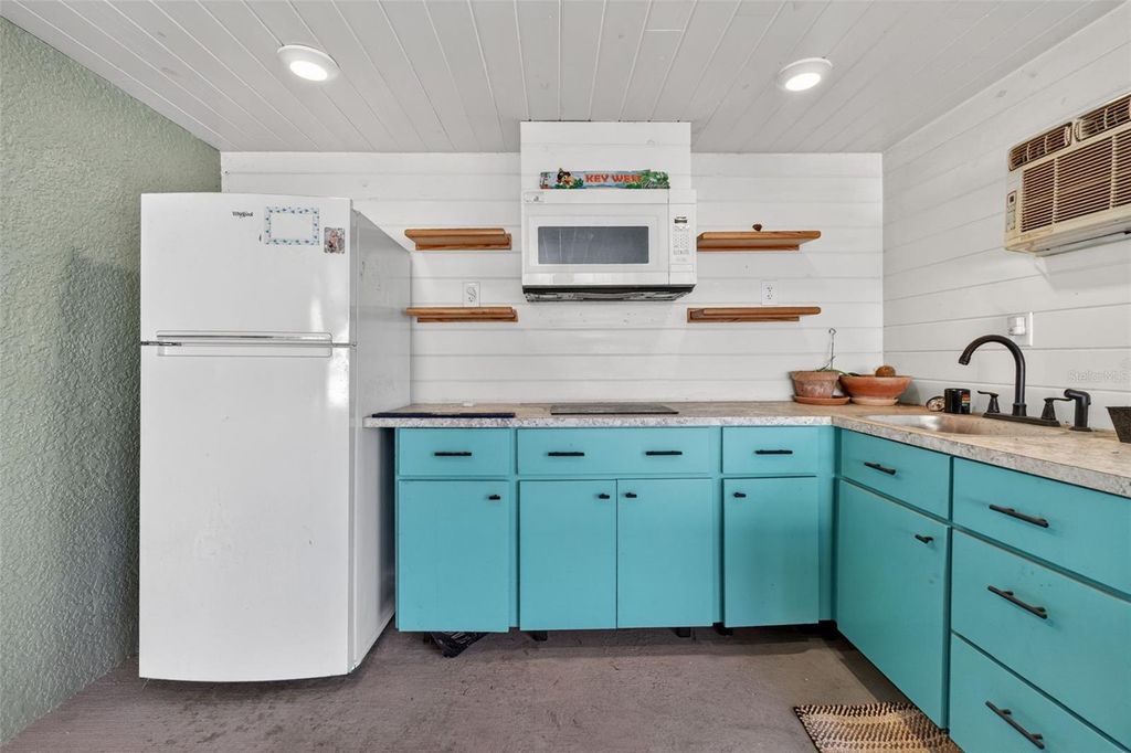 Image 49 of property listing at 6724 AMUNDSON STREET, Tampa, FL 33634