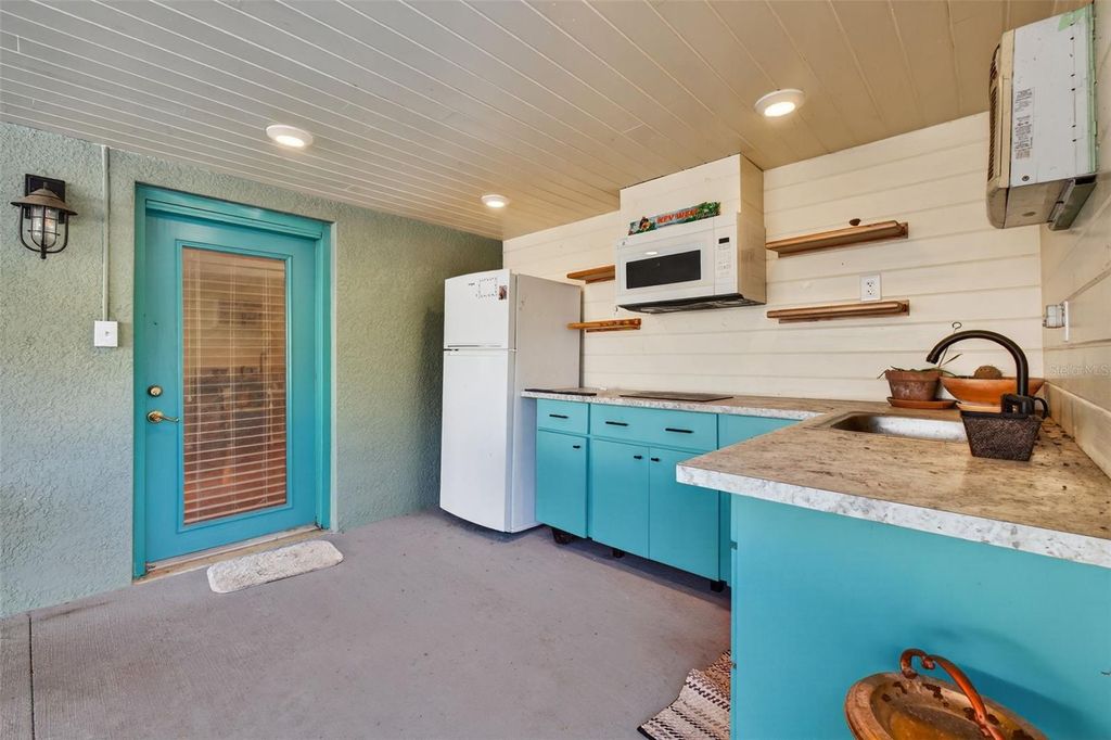 Image 50 of property listing at 6724 AMUNDSON STREET, Tampa, FL 33634