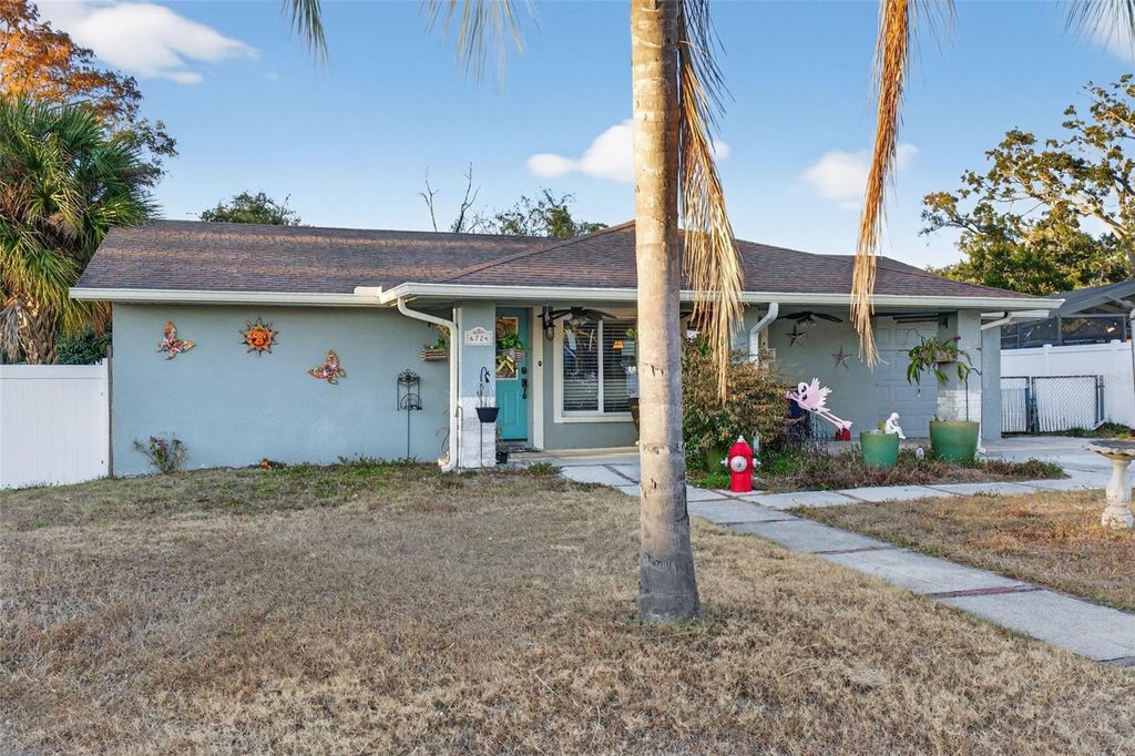 Image 6 of property listing at 6724 AMUNDSON STREET, Tampa, FL 33634