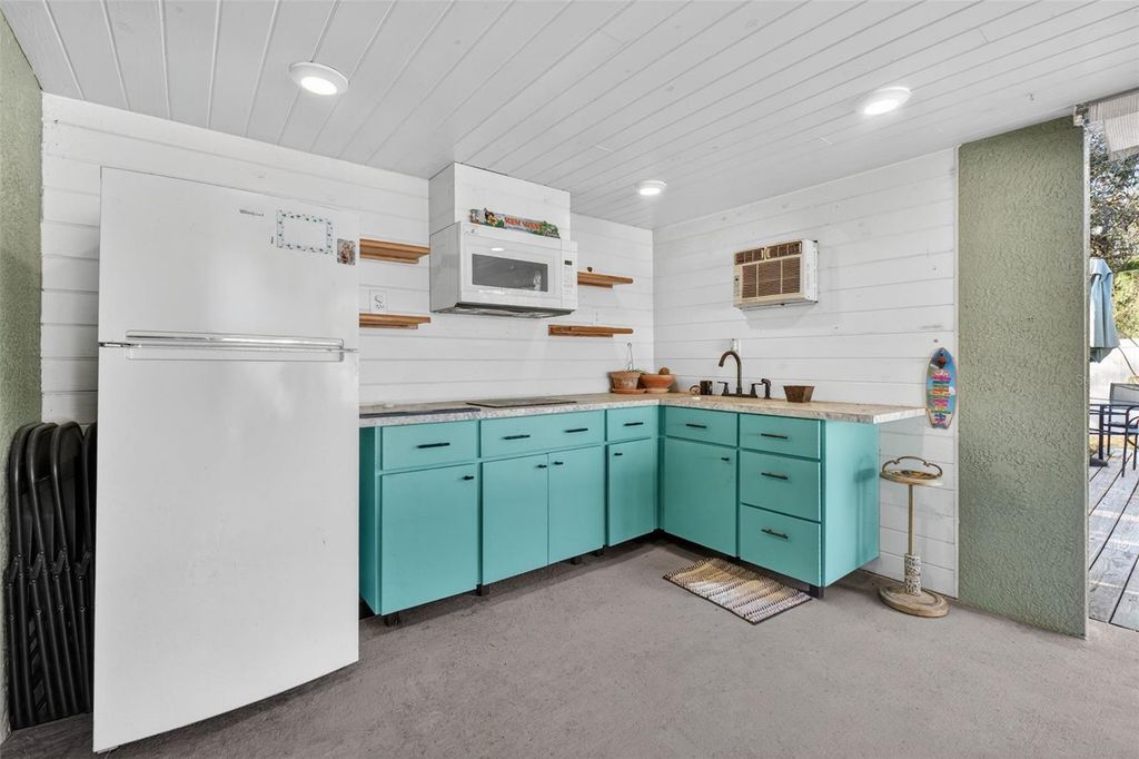 Image 51 of property listing at 6724 AMUNDSON STREET, Tampa, FL 33634