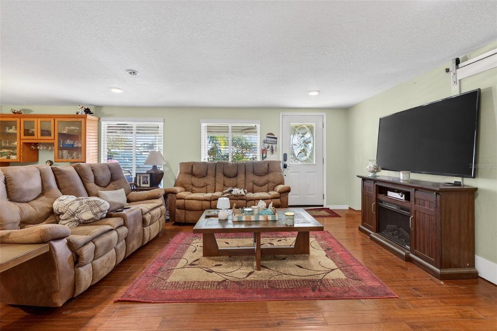 Image 8 of property listing at 6724 AMUNDSON STREET, Tampa, FL 33634