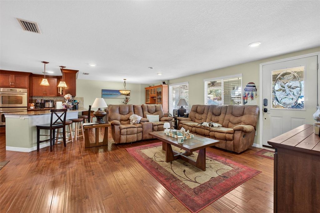 Image 9 of property listing at 6724 AMUNDSON STREET, Tampa, FL 33634