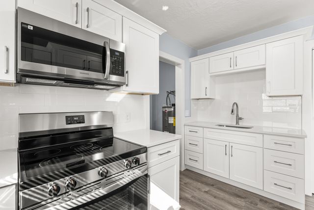 656 W 6th Street, Riviera Beach, FL 33404