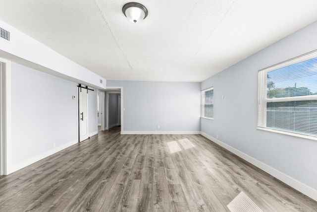 656 W 6th Street, Riviera Beach, FL 33404