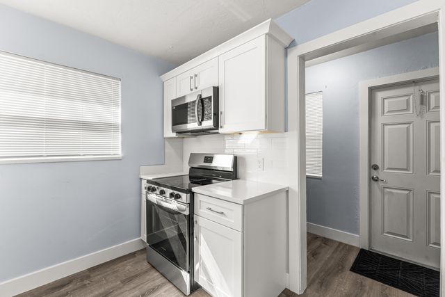 656 W 6th Street, Riviera Beach, FL 33404