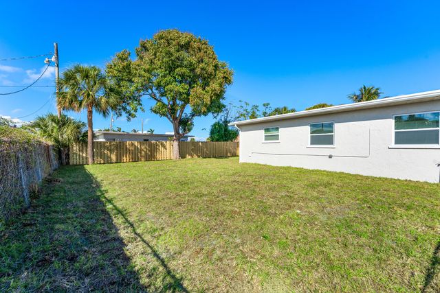 656 W 6th Street, Riviera Beach, FL 33404
