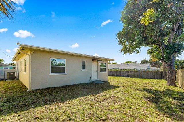 656 W 6th Street, Riviera Beach, FL 33404