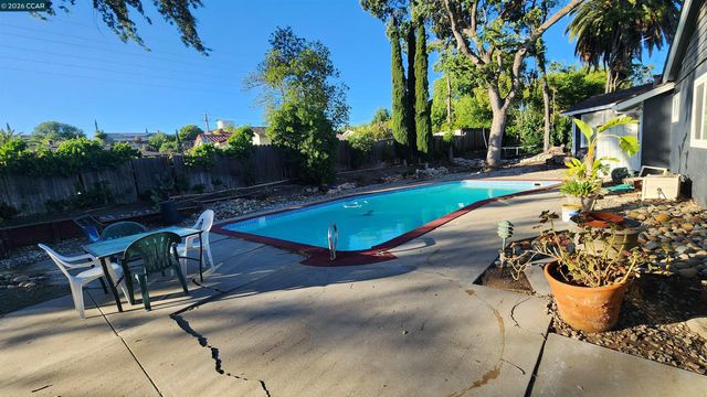 2 Echo Circle, Antioch, CA 94509