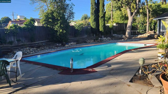 2 Echo Circle, Antioch, CA 94509