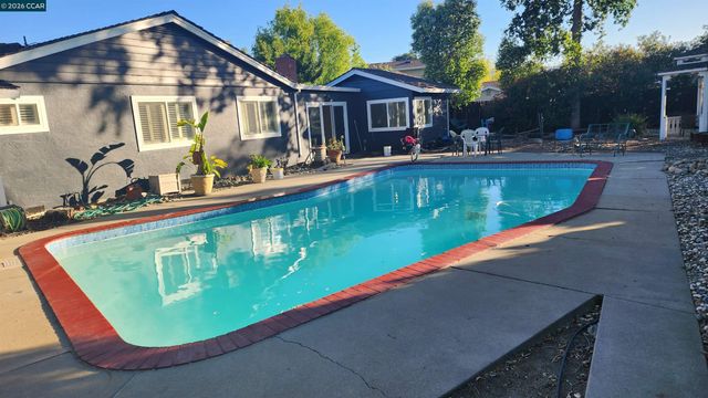 2 Echo Circle, Antioch, CA 94509