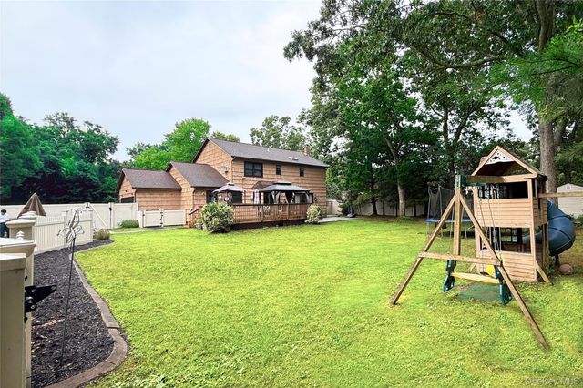4 John Vincent Court, Centereach, NY 11720