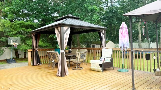 4 John Vincent Court, Centereach, NY 11720