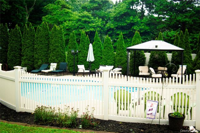 4 John Vincent Court, Centereach, NY 11720
