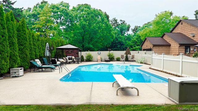 4 John Vincent Court, Centereach, NY 11720