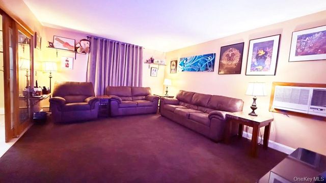 4 John Vincent Court, Centereach, NY 11720