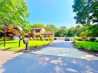 4 John Vincent Court, Centereach, NY 11720