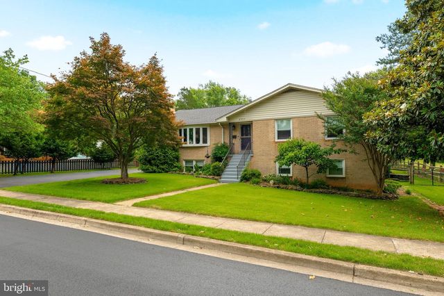 8905 HAZEL DR, Manassas, VA 20110