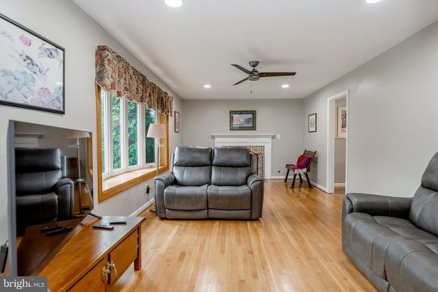 8905 HAZEL DR, Manassas, VA 20110