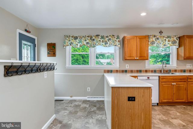8905 HAZEL DR, Manassas, VA 20110