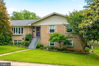 8905 HAZEL DR, Manassas, VA 20110