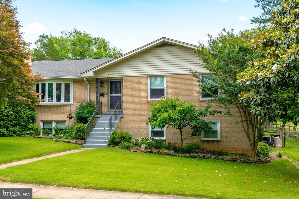 8905 HAZEL DR, Manassas, VA 20110