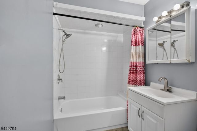 114 Ellington St, East Orange City, NJ 07017