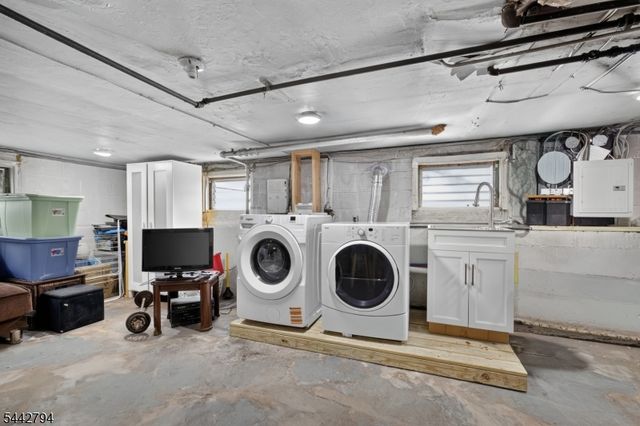 114 Ellington St, East Orange City, NJ 07017