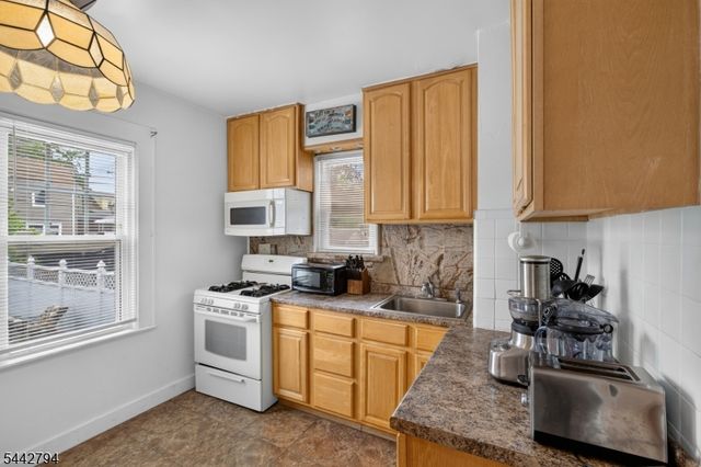114 Ellington St, East Orange City, NJ 07017