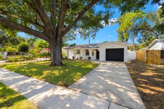 162 SW LINCOLN CIRCLE N, St Petersburg, FL 33702