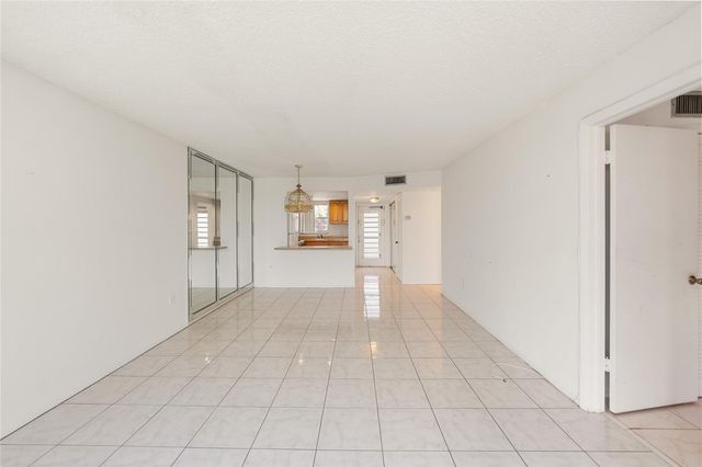 8081 N Sunrise Lakes Drive 203, Fort Lauderdale, FL 33322