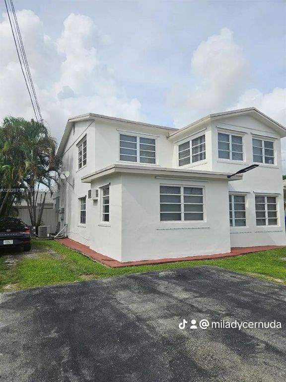 3431 SW 4th Street 1, Miami, FL 33135