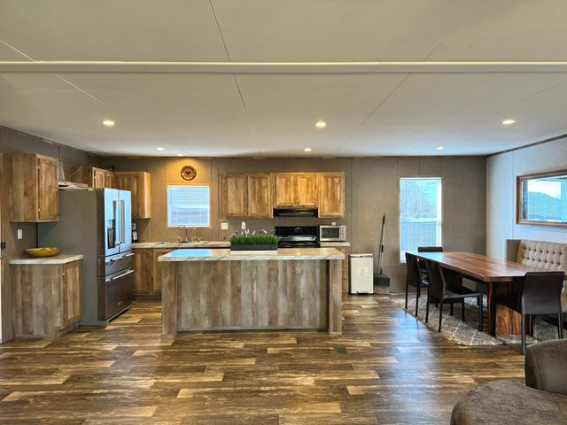 312 Candlewood Circle, Gainesville, TX 76240