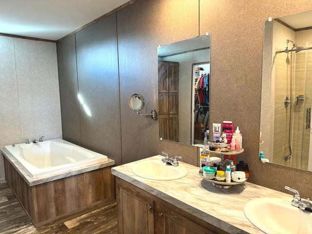 312 Candlewood Circle, Gainesville, TX 76240