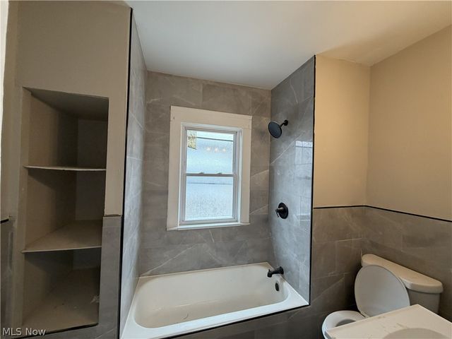 15340 Yorick Avenue 2nd floor, Cleveland, OH 44110