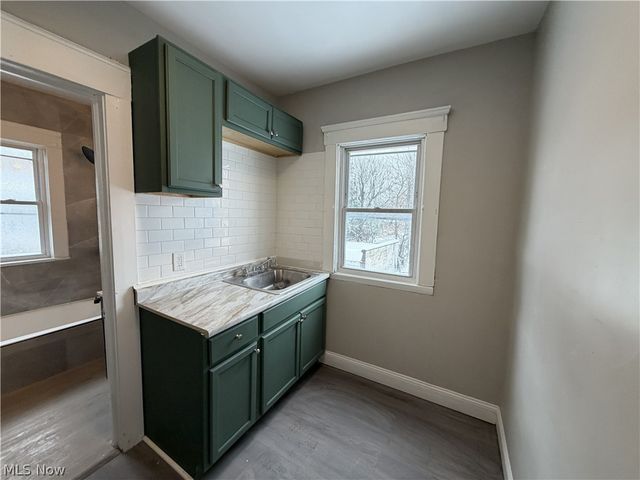 15340 Yorick Avenue 2nd floor, Cleveland, OH 44110