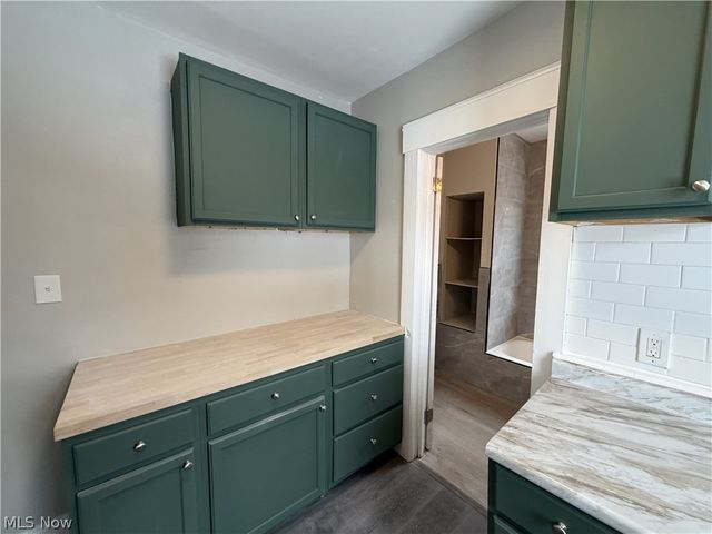 15340 Yorick Avenue 2nd floor, Cleveland, OH 44110