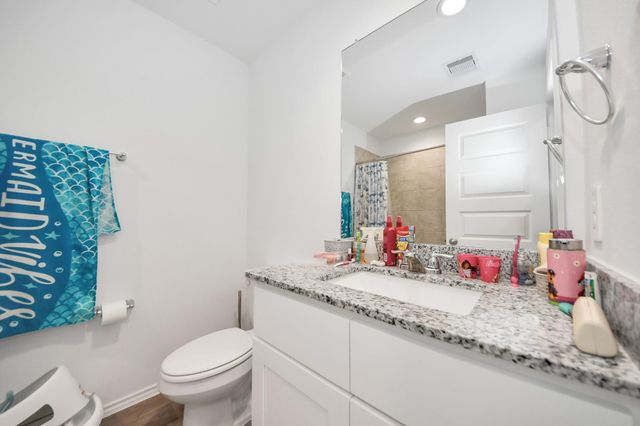 2039 Woodlark Way, Sealy, TX 77474