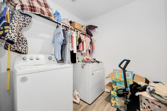 2039 Woodlark Way, Sealy, TX 77474