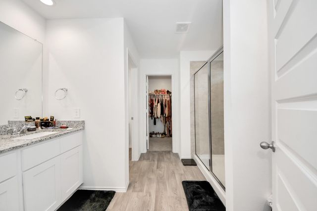 2039 Woodlark Way, Sealy, TX 77474