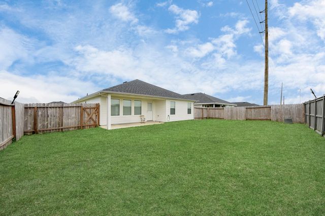 2039 Woodlark Way, Sealy, TX 77474