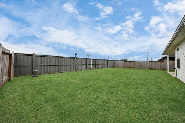 2039 Woodlark Way, Sealy, TX 77474