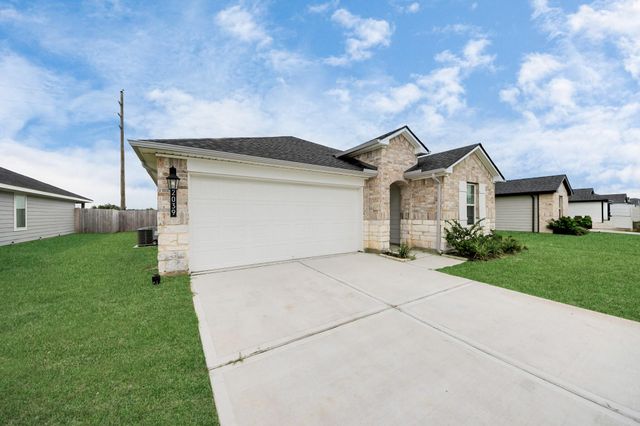 2039 Woodlark Way, Sealy, TX 77474