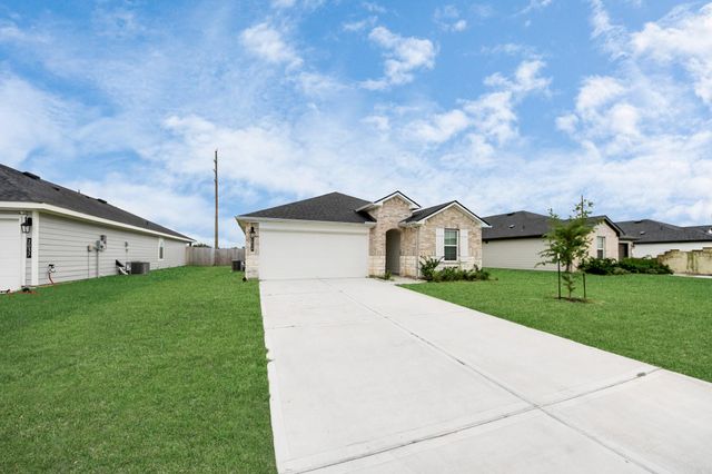 2039 Woodlark Way, Sealy, TX 77474