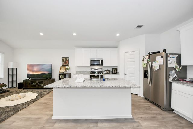 2039 Woodlark Way, Sealy, TX 77474