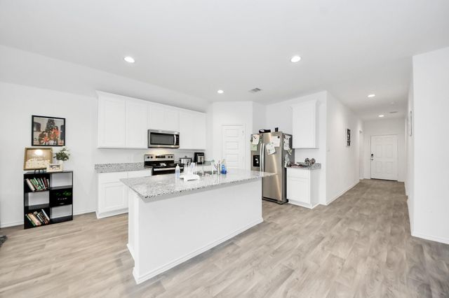 2039 Woodlark Way, Sealy, TX 77474