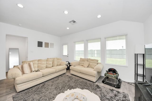 2039 Woodlark Way, Sealy, TX 77474