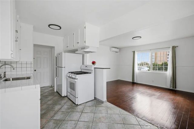 330 W Laurel Street D, Compton, CA 90220