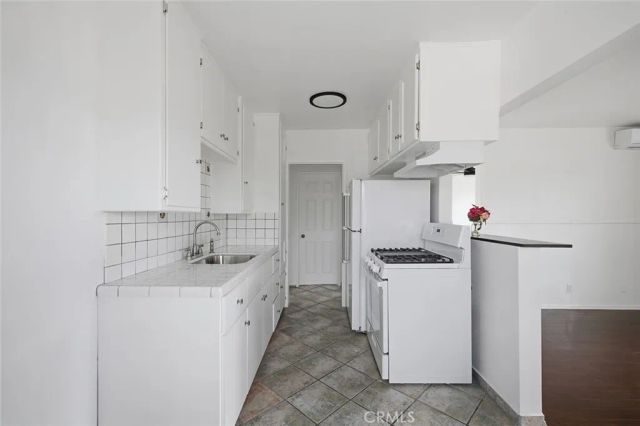 330 W Laurel Street D, Compton, CA 90220