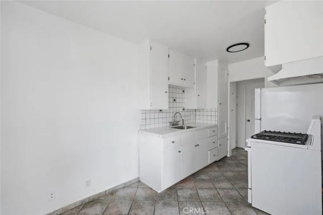330 W Laurel Street D, Compton, CA 90220